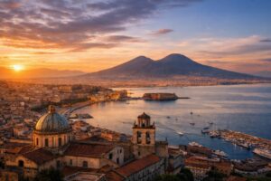 Living in Campania: Bay of Naples at sunset with Napoli’s dense coastline and Mount Vesuvius.