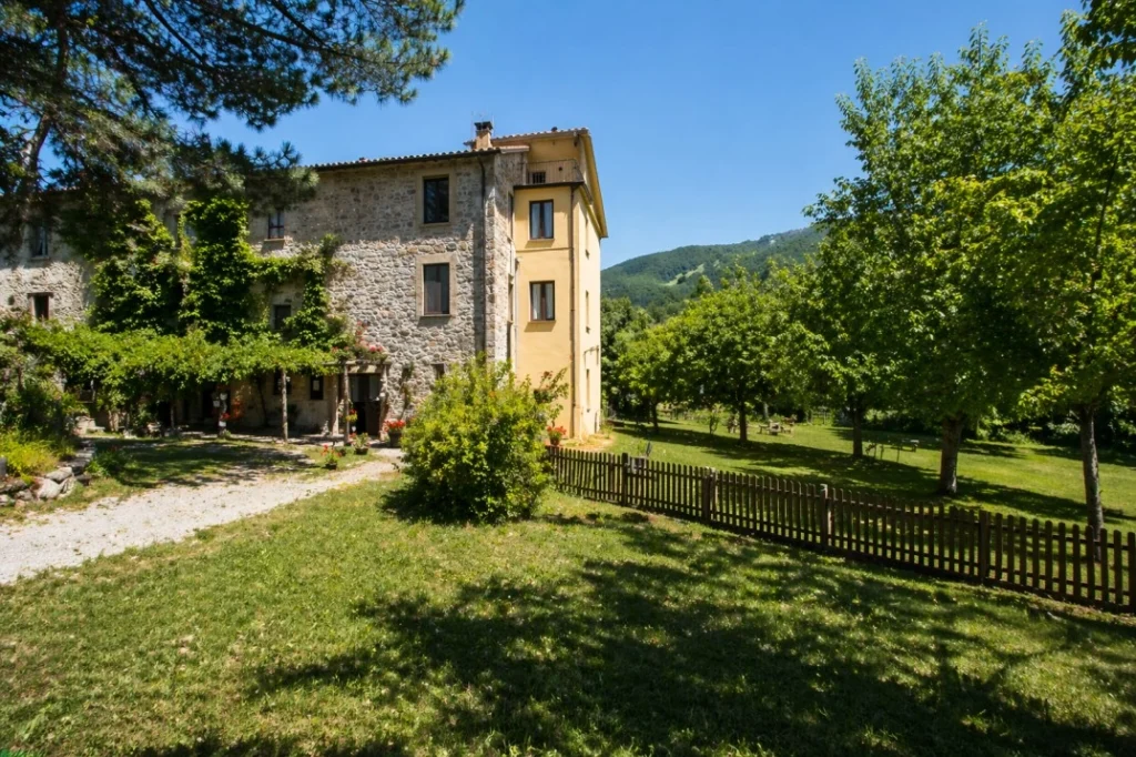 CaCo Coliving in Italy – rural coliving house with garden and natural surroundings