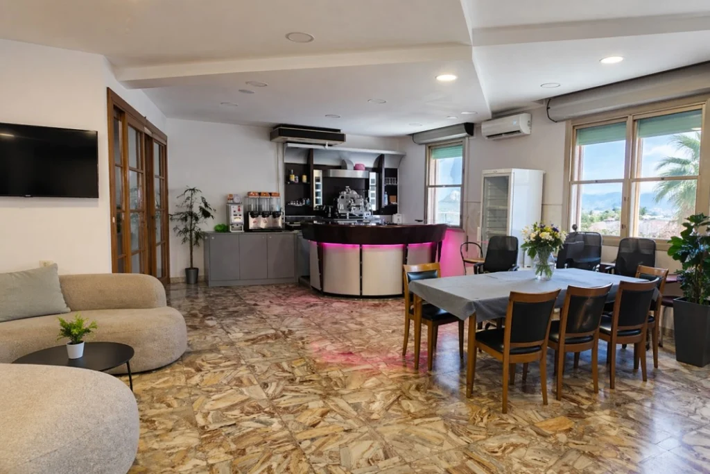 Coliving One shared kitchen and lounge workspace in Rimini with communal dining table and bar area