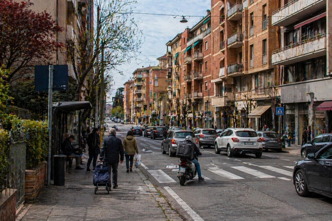 Murri in Bologna, Italy – practical residential avenue with traffic and shops